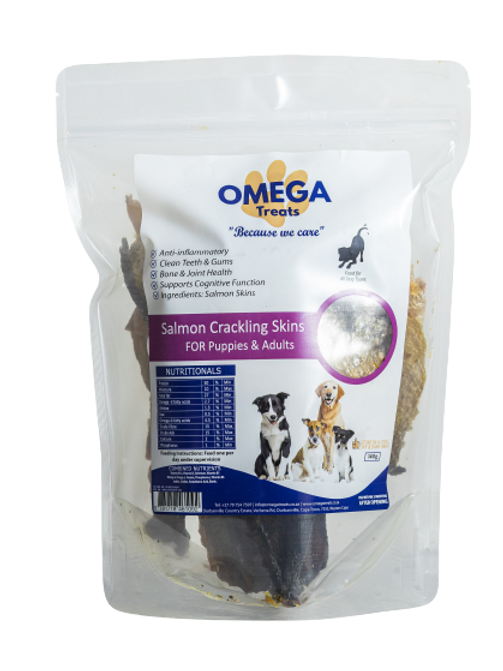 Packaging of Omega Salmon Crackling Skin for dogs and cats, showing the product through a transparent window, with the brand and product details listed on the front.